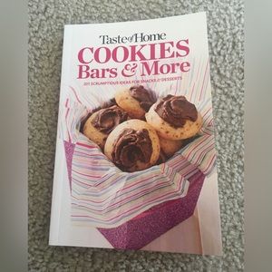 Cook book. Taste of Home COOKIES Bars & More .